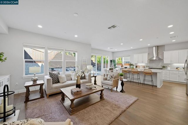 4827 Roberts Ct, Castro Valley, CA 94552