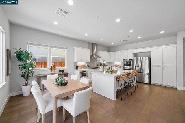 4827 Roberts Ct, Castro Valley, CA 94552