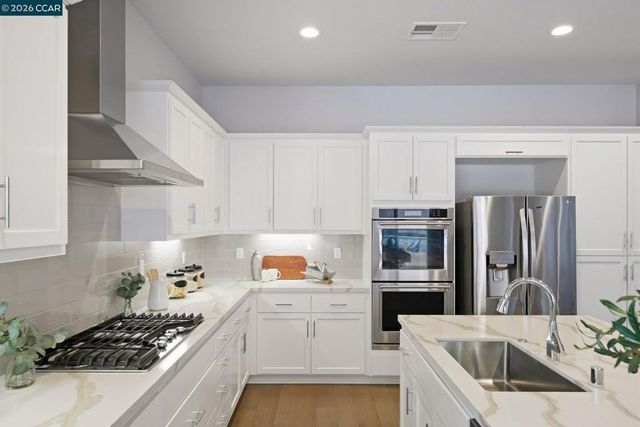 4827 Roberts Ct, Castro Valley, CA 94552