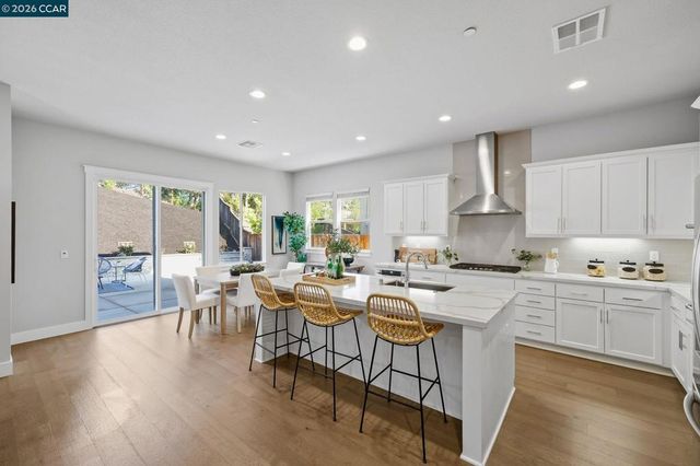 4827 Roberts Ct, Castro Valley, CA 94552