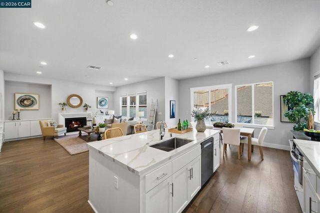 4827 Roberts Ct, Castro Valley, CA 94552