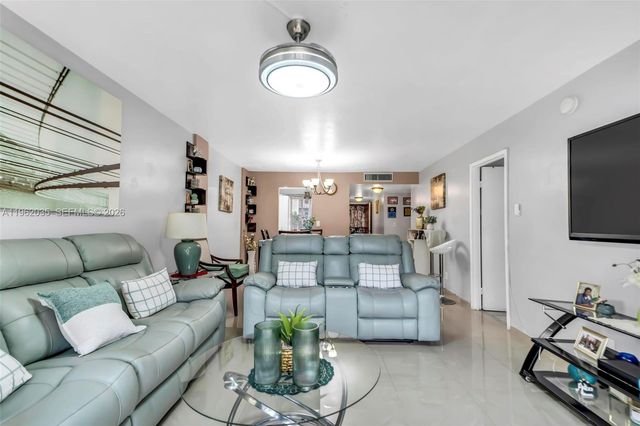 2649 NW 48th Ter 130, Lauderdale Lakes, FL 33313