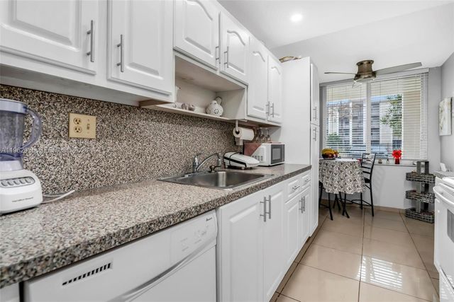 2649 NW 48th Ter 130, Lauderdale Lakes, FL 33313