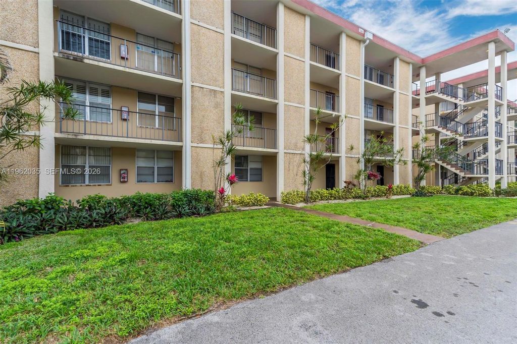 2649 NW 48th Ter 130, Lauderdale Lakes, FL 33313