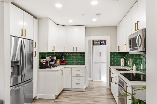 1636 NE 17th Terrace, Fort Lauderdale, FL 33305