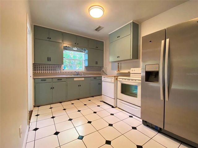 256 E CRYSTAL LAKE STREET, Orlando, FL 32806