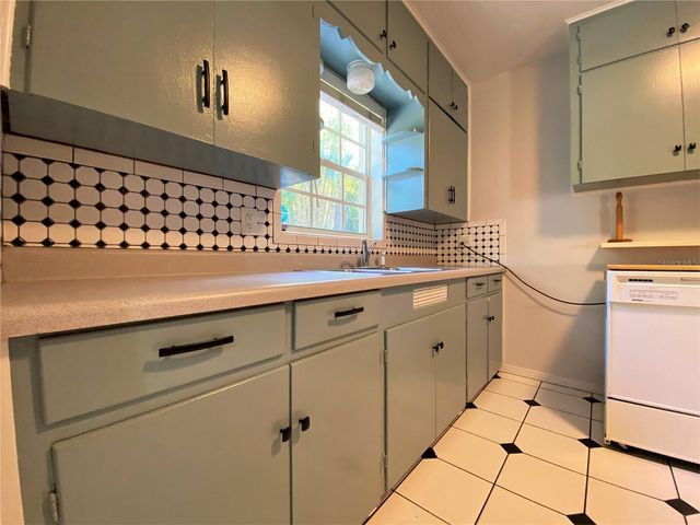 256 E CRYSTAL LAKE STREET, Orlando, FL 32806