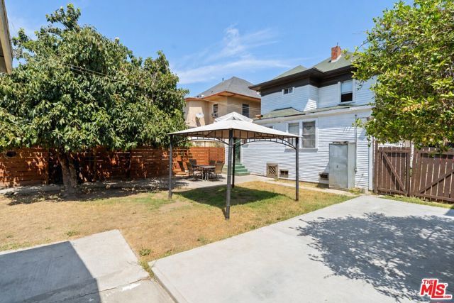 1030 W 20th Street, Los Angeles, CA 90007
