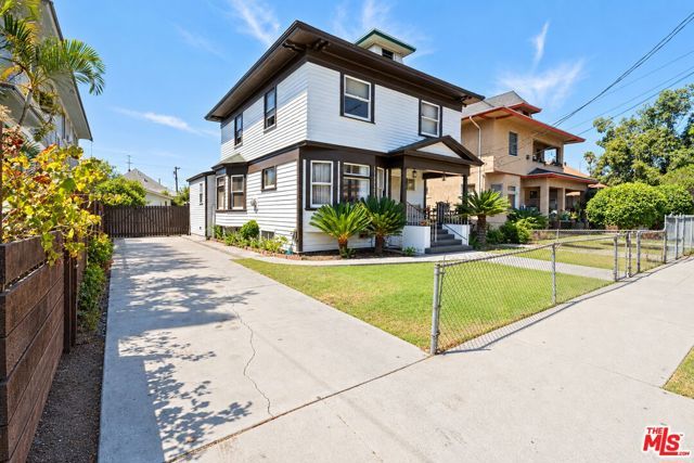1030 W 20th Street, Los Angeles, CA 90007