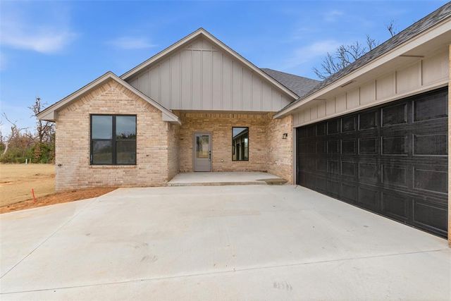 1328 Cedar Circle, Harrah, OK 73045