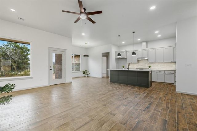 1328 Cedar Circle, Harrah, OK 73045