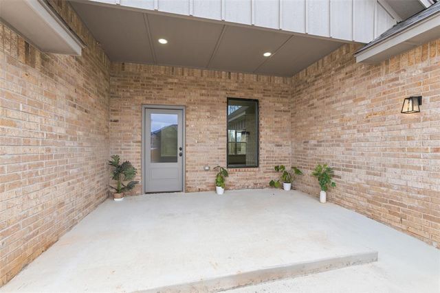 1328 Cedar Circle, Harrah, OK 73045