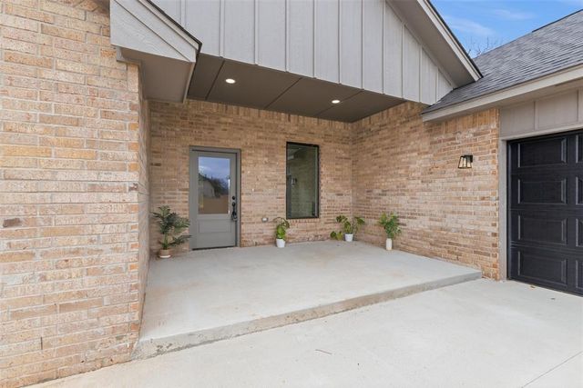 1328 Cedar Circle, Harrah, OK 73045