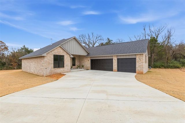 1328 Cedar Circle, Harrah, OK 73045