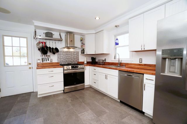 18 Barron Avenue, Salem, NH 03079