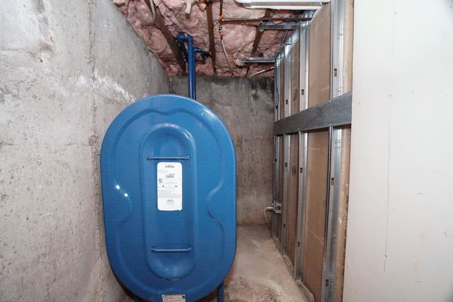 18 Barron Avenue, Salem, NH 03079