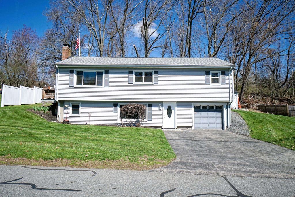 18 Barron Avenue, Salem, NH 03079