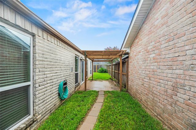 3907 Cedar Valley Drive, Missouri City, TX 77459
