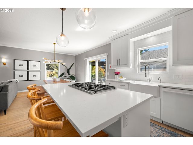 1819 4TH Ave, West Linn, OR 97068