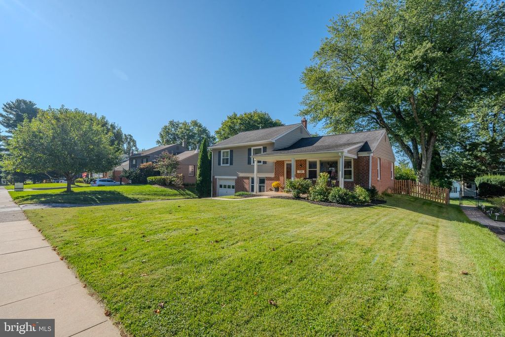 720 WISTERIA DR, NEWTOWN SQUARE, PA 19073 — photo 2