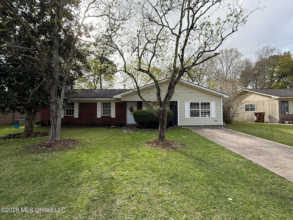 619 Dina Drive, D'iberville, MS 39540