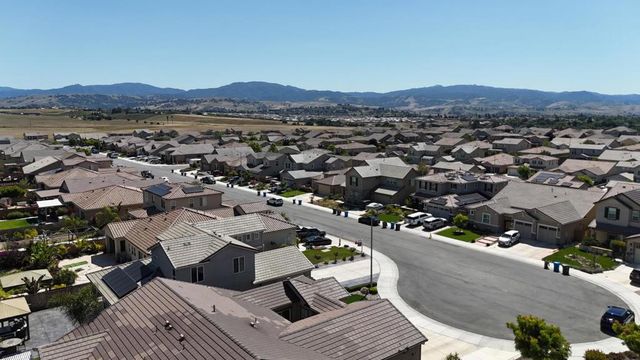 1515 Goldenstar Court, Hollister, CA 95023