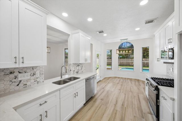 4503 Sugar Bars Drive, Friendswood, TX 77546