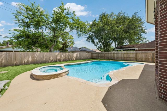 4503 Sugar Bars Drive, Friendswood, TX 77546