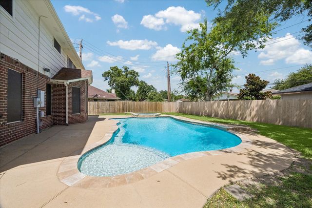 4503 Sugar Bars Drive, Friendswood, TX 77546