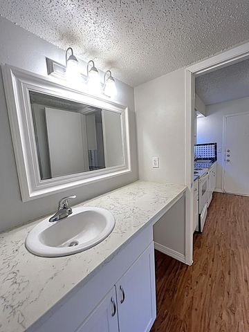 2602 Penny LN 101, Austin, TX 78757