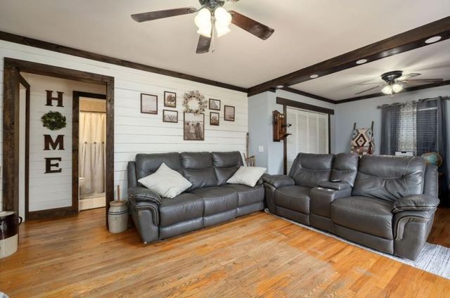 13400 Old Kentucky Rd, Walling, TN 38587