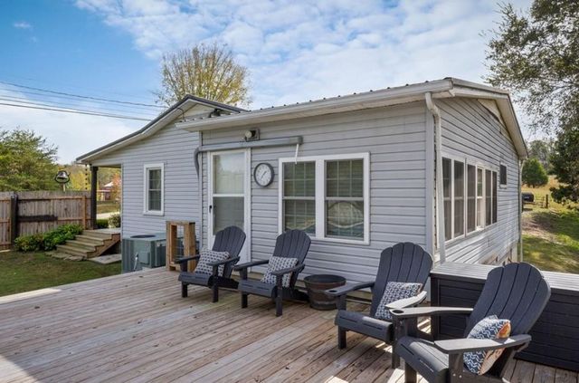 13400 Old Kentucky Rd, Walling, TN 38587