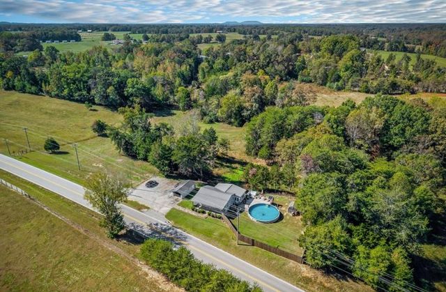 13400 Old Kentucky Rd, Walling, TN 38587