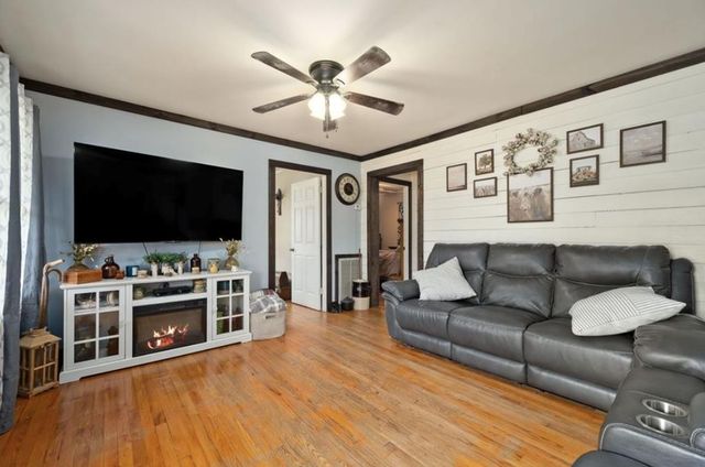 13400 Old Kentucky Rd, Walling, TN 38587