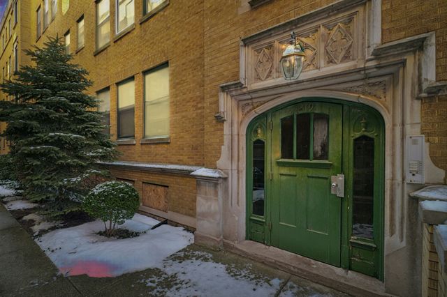 7219 S Yates Boulevard 3A, Chicago, IL 60649