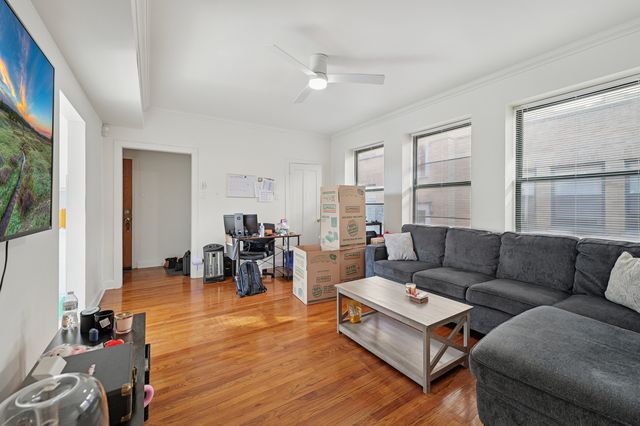 7219 S Yates Boulevard 3A, Chicago, IL 60649