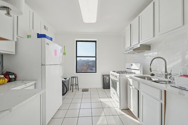 7219 S Yates Boulevard 3A, Chicago, IL 60649