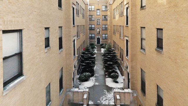 7219 S Yates Boulevard 3A, Chicago, IL 60649