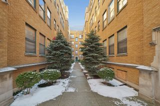 7219 S Yates Boulevard 3A, Chicago, IL 60649