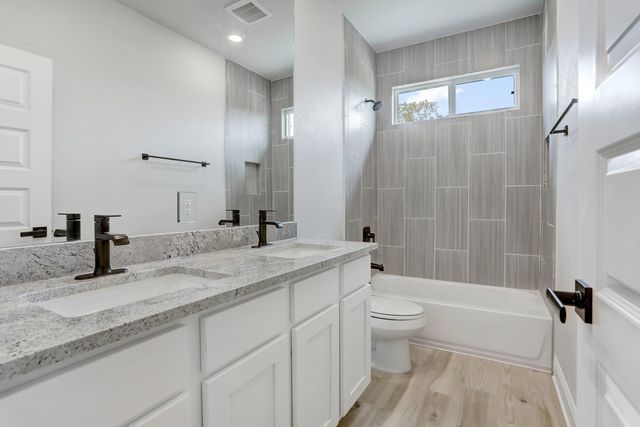 118 Periwinkle LN, Bastrop, TX 78602