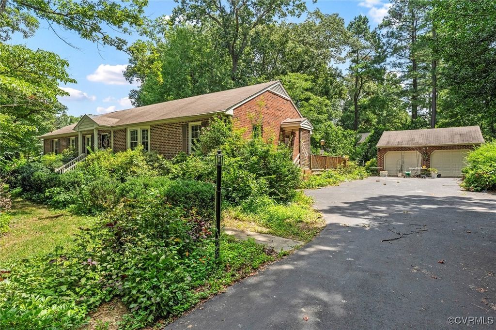 10170 Suzanne Dr, Mechanicsville, VA 23116