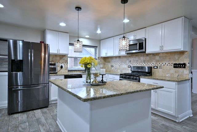 514 S 8th Avenue, Maywood, IL 60153