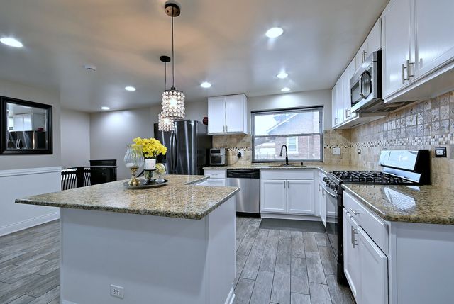 514 S 8th Avenue, Maywood, IL 60153