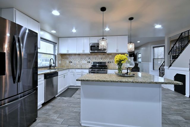 514 S 8th Avenue, Maywood, IL 60153