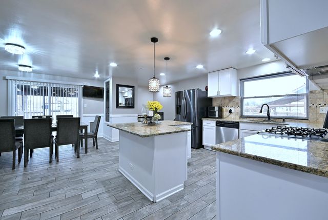 514 S 8th Avenue, Maywood, IL 60153