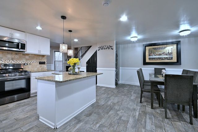 514 S 8th Avenue, Maywood, IL 60153