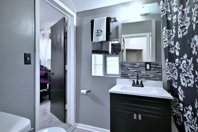 514 S 8th Avenue, Maywood, IL 60153