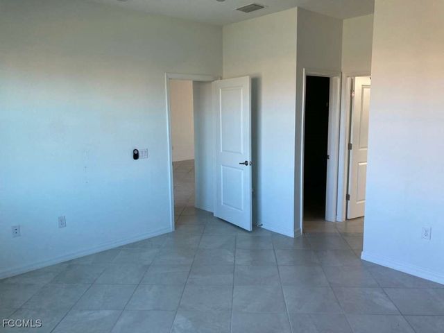 3261 Altimira DR, Fort Myers, FL 33905