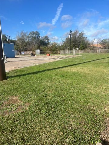 2217 N Hwy 146, Baytown, TX 77520