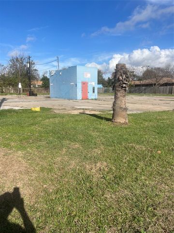 2217 N Hwy 146, Baytown, TX 77520